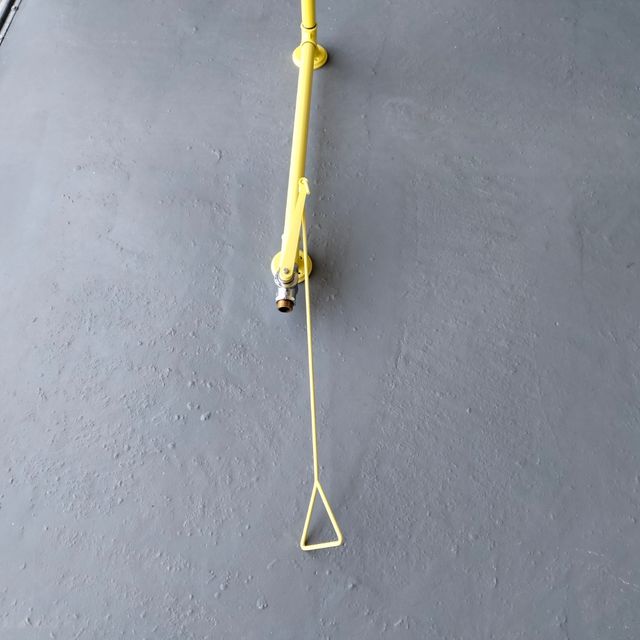 ducha de emergencia para laboratorio