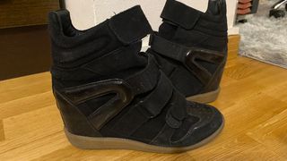 Botines con tacon interno de segunda mano por 13 EUR en Barcelona en  WALLAPOP