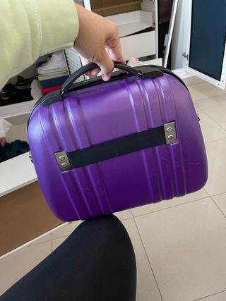 Maleta de mano pequeña de segunda mano por 7 EUR en Bonanza de Cádiz en  WALLAPOP