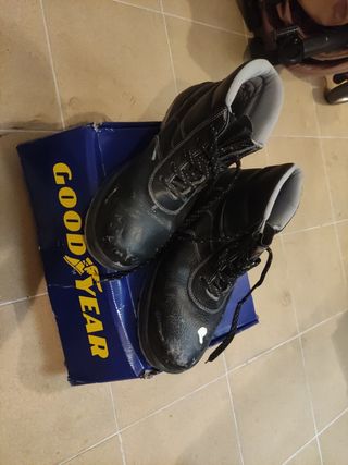 Calzado seguridad Zion de segunda mano por 3 EUR en Oviedo en WALLAPOP