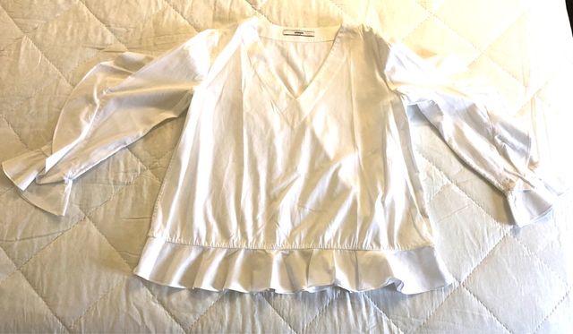 Blusa blanca con volantes