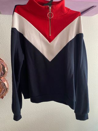 Sudadera 3 colores de segunda mano por 3,5 EUR en Alicante en WALLAPOP