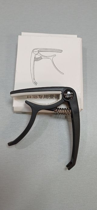 Cejilla mecánica para guitarra nueva a estrenar de segunda mano por 5 EUR  en Málaga en WALLAPOP