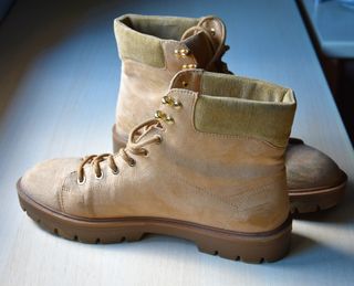 Botas de montaña Bershka de segunda mano por 15 EUR en La Seu d\\'Urgell en  WALLAPOP