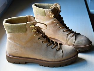 Botas de montaña Bershka de segunda mano por 15 EUR en La Seu d\\'Urgell en  WALLAPOP