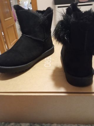 Botas bajas con pelo por dentro de segunda mano por 8 EUR en Castilblanco  de los Arroyos en WALLAPOP