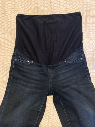 Pantalón Vaquero PREMAMA H\u0026amp;M de segunda mano por 15 EUR en Aranjuez en  WALLAPOP
