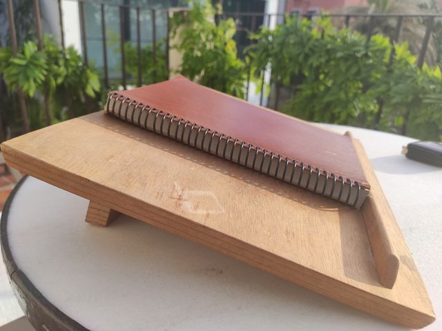 ATRIL DE MADERA ANTIGUO