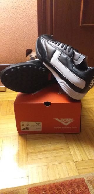 Botas marca Pony futbol de segunda mano por 25 EUR en Oviedo en WALLAPOP