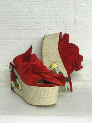 SANDALIAS CUÑA SARKANY TALLA 38 de segunda mano por 69 EUR en Terrassa en  WALLAPOP