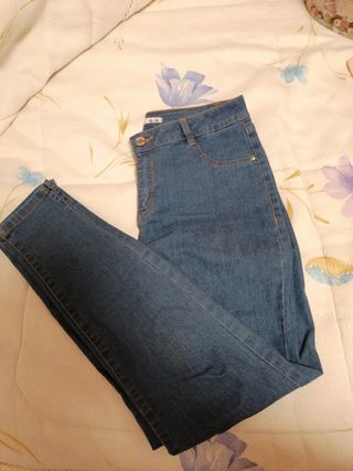 Pantalón vaquero mujer lefties T. 38 de segunda mano por 7 EUR en Córdoba  en WALLAPOP