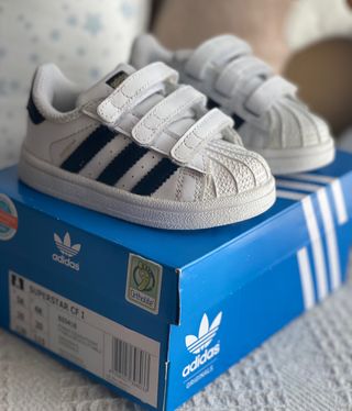 Adidas Superstar bebé talla 20 de segunda mano por 25 EUR en Leganés en  WALLAPOP