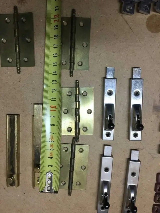 Nº 081.- Material ferretería usado