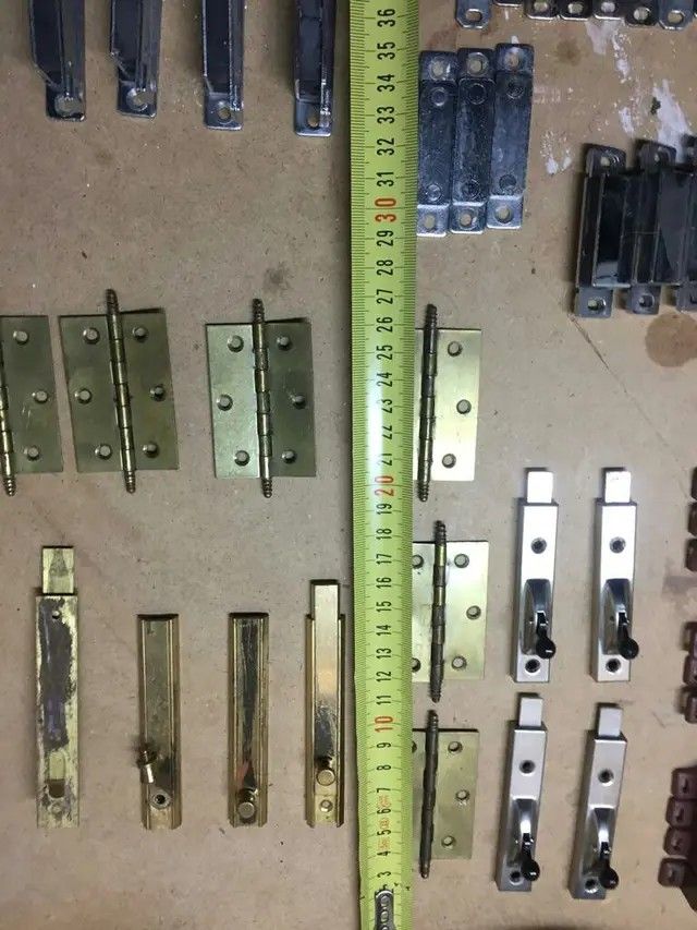 Nº 081.- Material ferretería usado