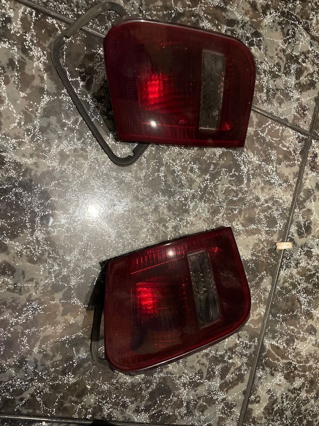 Pilotos traseros del maletero