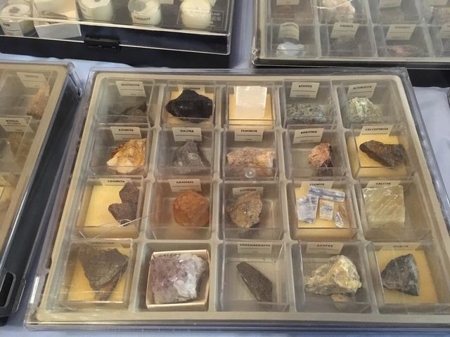5 cajas Colección de minerales