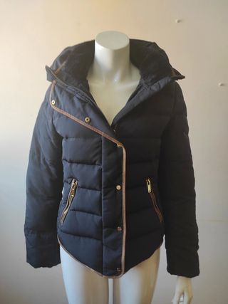 uD83E\\uDEB6 Plumifero Zara Azul Marino de segunda mano por 15 EUR en  Arteixo en WALLAPOP