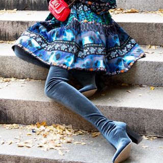 Botas mosqueteras azules grises terciopelo Zara de segunda mano por 35 EUR  en Paracuellos de Jarama en WALLAPOP