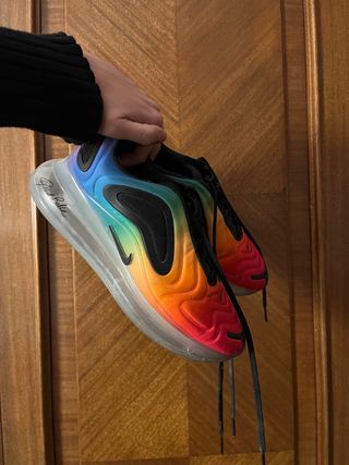 Air Max 720 Gilbert Baker de segunda mano por 170 EUR en Madrid en WALLAPOP