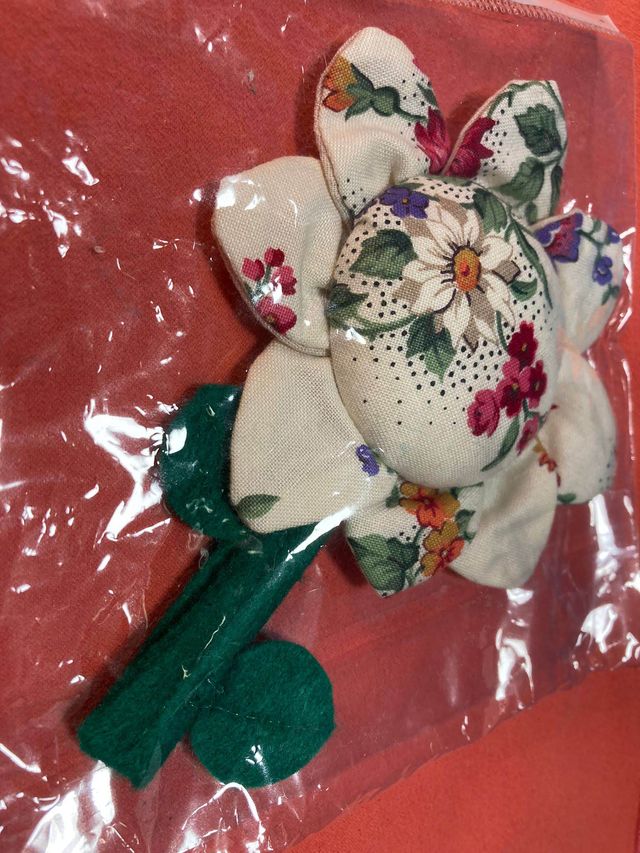 Alfiletero vintage en forma de flor nuevo