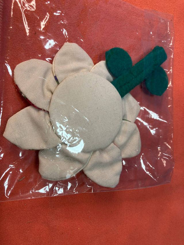 Alfiletero vintage en forma de flor nuevo