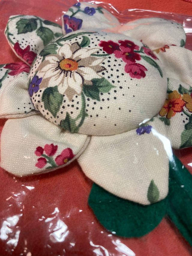 Alfiletero vintage en forma de flor nuevo