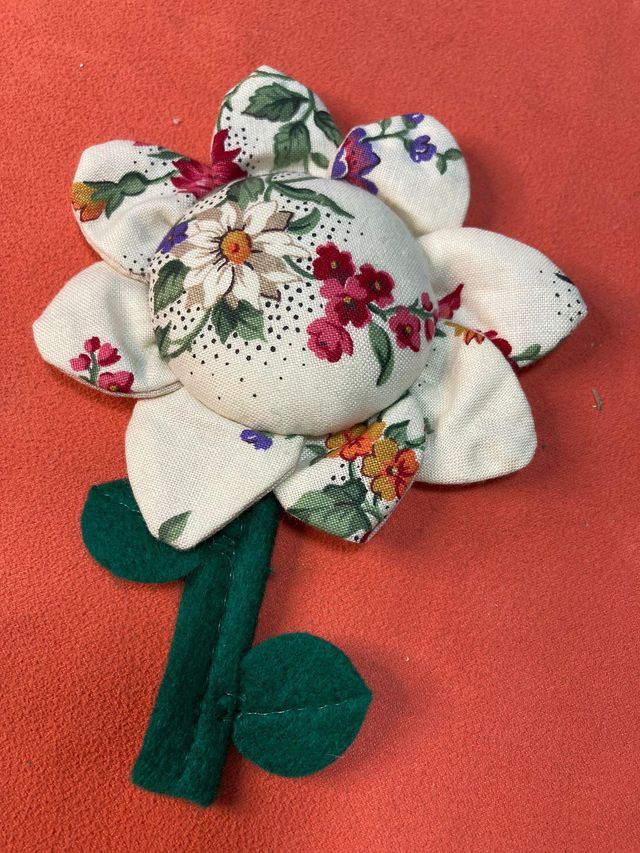 Alfiletero vintage en forma de flor nuevo