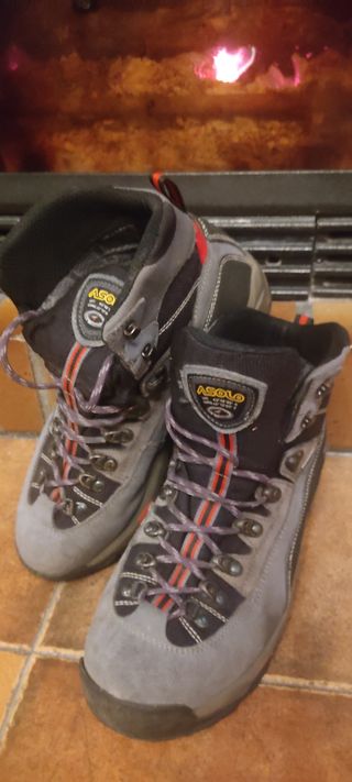 Botas Montaña Asolo de segunda mano por 70 EUR en Madrid en WALLAPOP