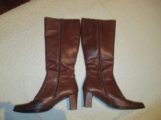 BOTAS MARCA TOLINO ALTAS DE MUJER de segunda mano por 15 EUR en Calella en  WALLAPOP