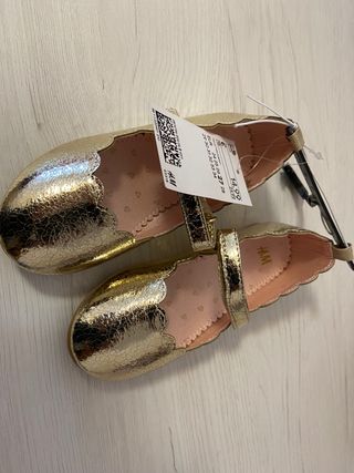 Zapatos niña dorados numero 27 H\u0026amp;M vendo por 15€ de segunda mano por 1  EUR en Montornès del Vallès en WALLAPOP