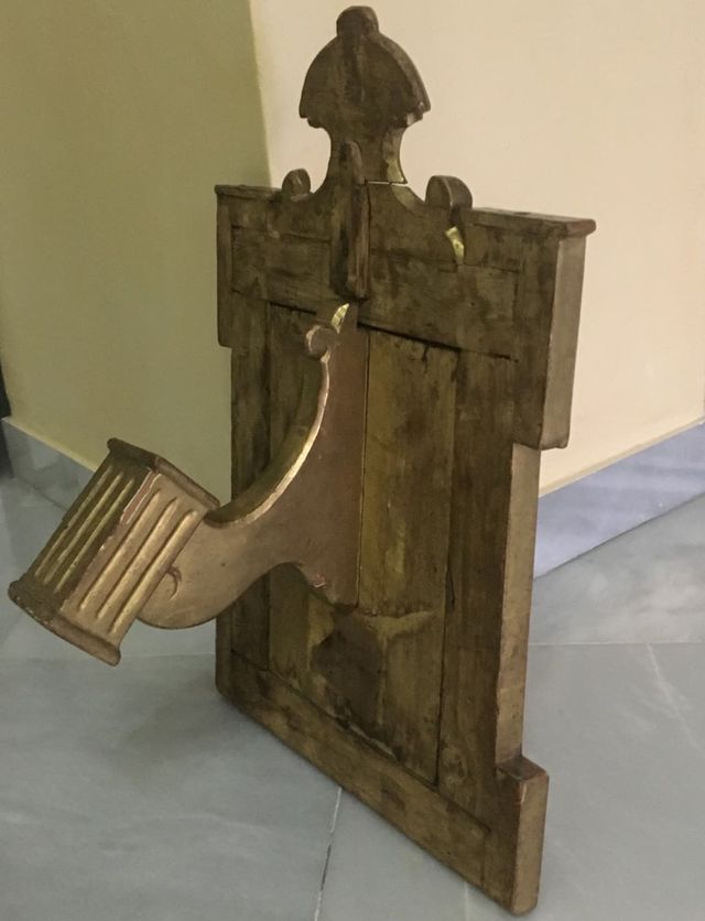 ANTIGUA SACRA EN PAN DE ORO. SIGLO XVIII