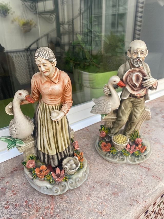 Pareja de esculturas