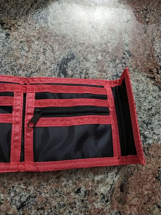 Cartera UMBRO sin estrenar. 