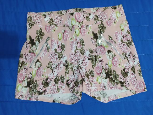 Pantaloncini con stampa floreale