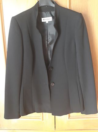 Chaqueta negra El Corte inglés talla M\\/38 de segunda mano por 10 EUR en  Coslada en WALLAPOP