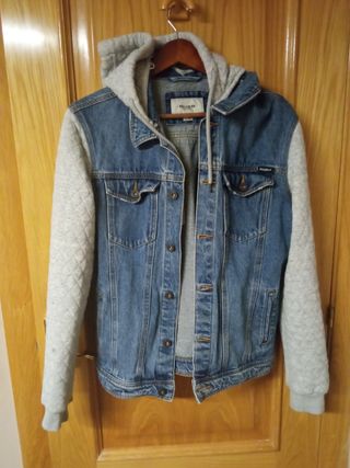 Cazadora Pull and Bear L de segunda mano por 20 EUR en Igualada en WALLAPOP