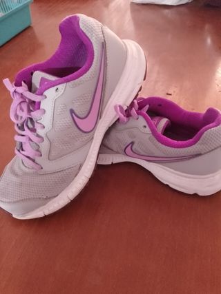 Zapatillas nike 37.5 de segunda mano por 10 EUR en Talavera de la Reina en  WALLAPOP