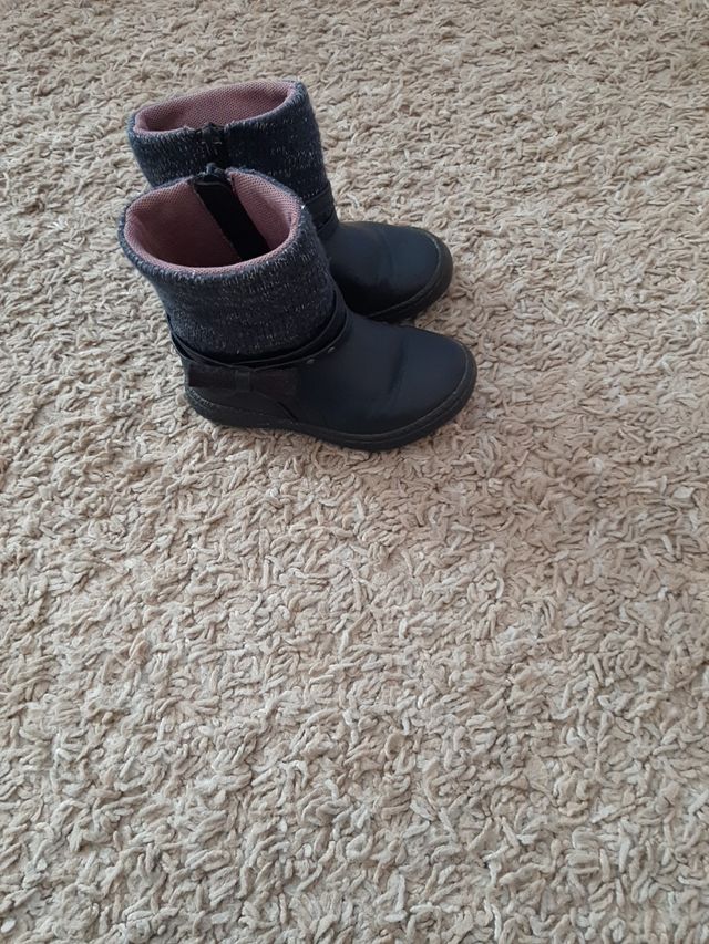 Botas niña marca chicco,nr 23.