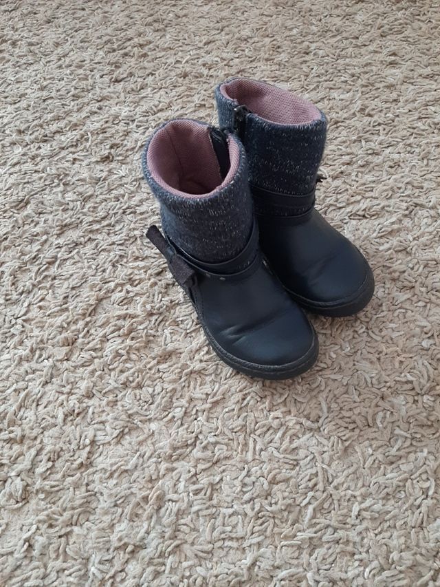 Botas niña marca chicco,nr 23.