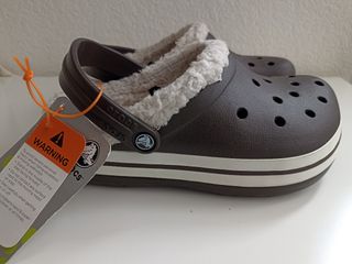 Zuecos CROCS invierno sin estrenar de segunda mano por 20 EUR en Sabadell  en WALLAPOP