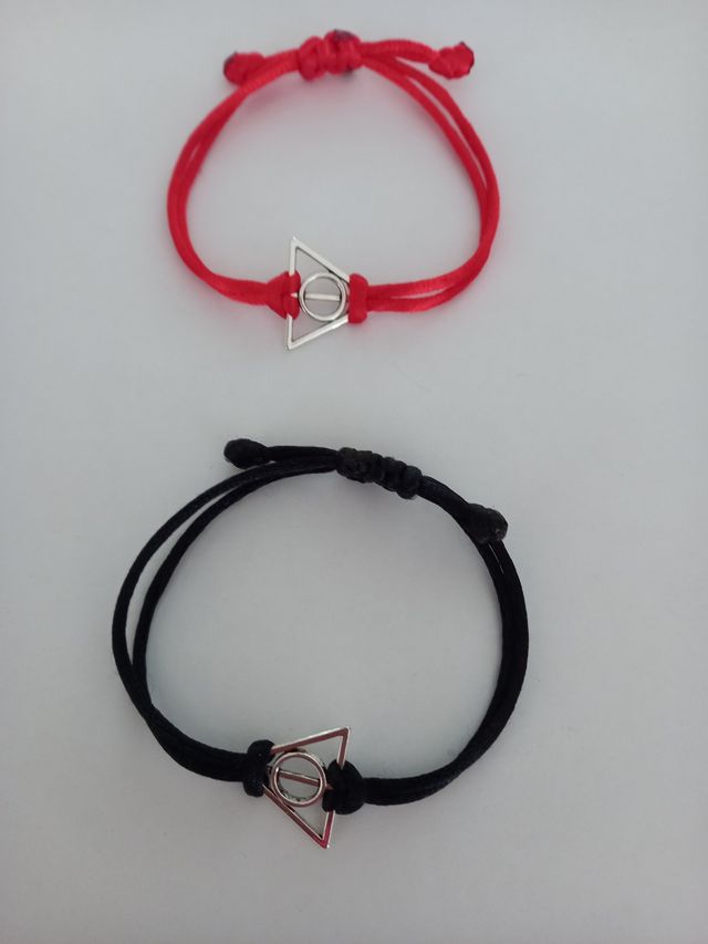 pulseras y colgantes