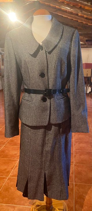 Traje chaqueta mujer talla 44. Cortefiel de segunda mano por 30 EUR en  Madrid en WALLAPOP