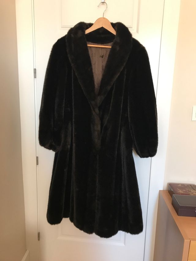 Abrigo piel sintetica Talla 44