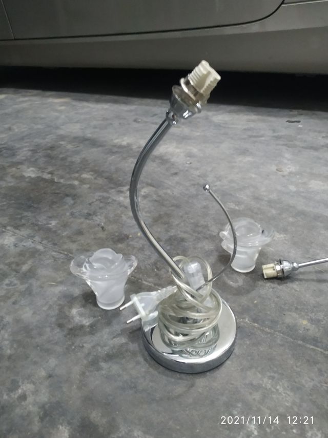 lampara de techo y 2 para mesitas, negociable