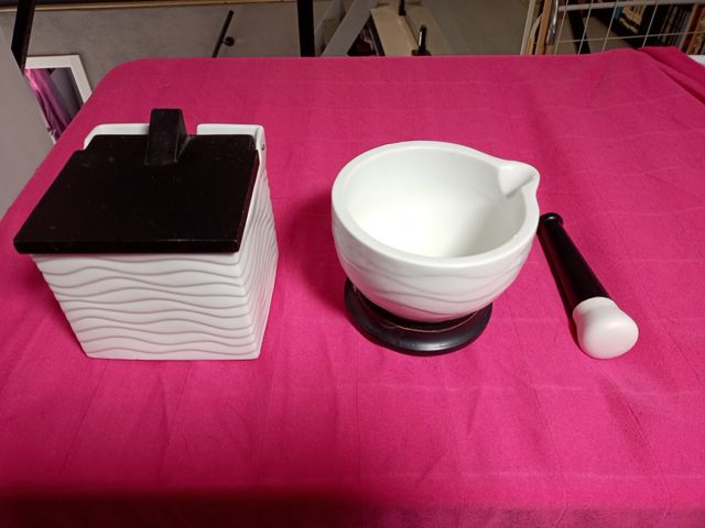 Juego de Porcelana fina salero y mortero