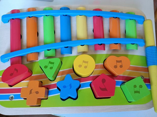 Xilófono y piano de madera