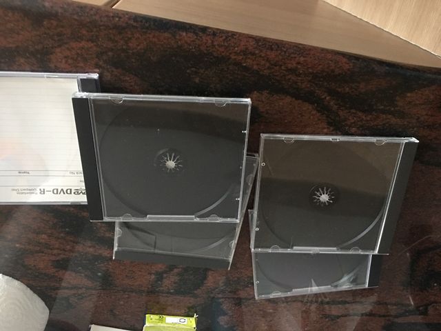 Doce cajas para guardar CD