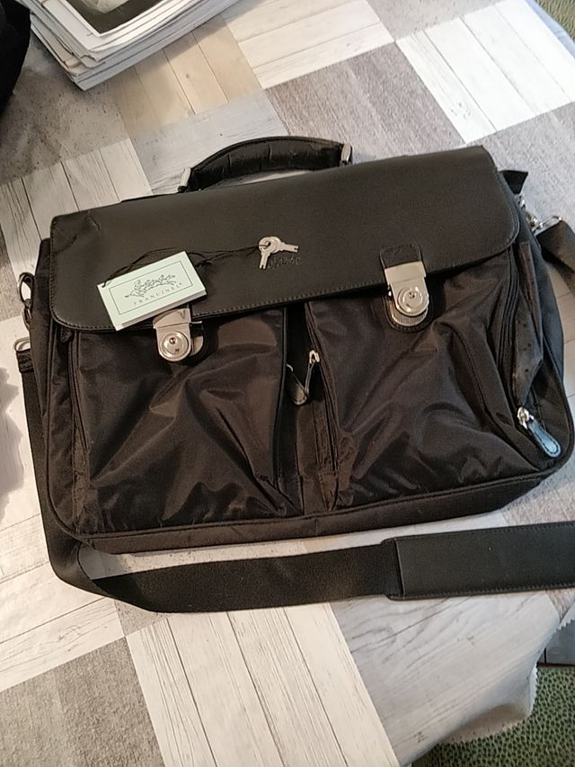 Maletín marca Francinel negro