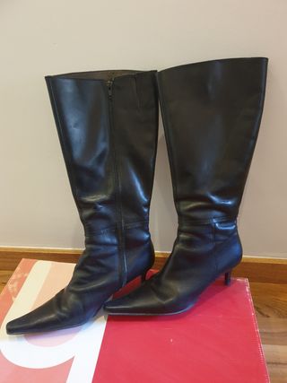 Botas negras altas ancho especial de segunda mano por 28 EUR en Lleida en  WALLAPOP