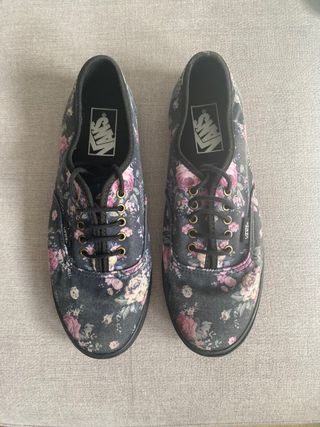 Zapatillas Vans flores talla 38 de segunda mano por 12 EUR en San Cristóbal  de La Laguna en WALLAPOP